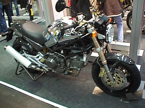 DUCATI M900